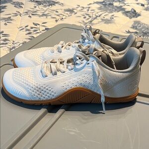 Nunorm minimalist sneakers